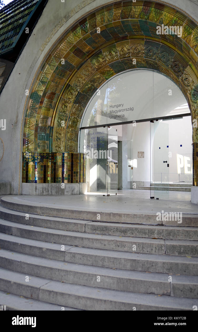 Venedig, Italien, Ungarische Biennale Pavillon, gebaut 1909, Haupteingang, Architekt Géza Maróti, Mosaiken von Miksa Roth, Stockfoto