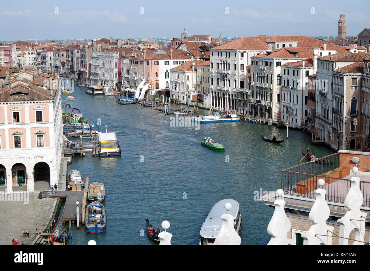 Blick vom neuen Dachterrasse von Fontego (Fondaco dei Tedeschi), in der Nähe der Rialto Brücke, Stockfoto