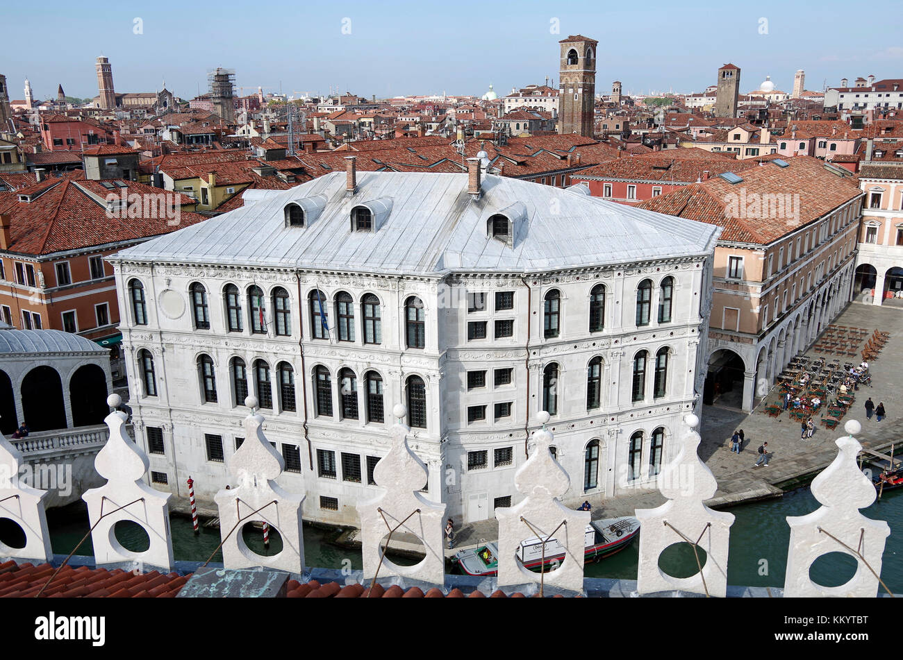 Blick vom neuen Dachterrasse von Fontego (Fondaco dei Tedeschi), in der Nähe der Rialto Brücke, Stockfoto