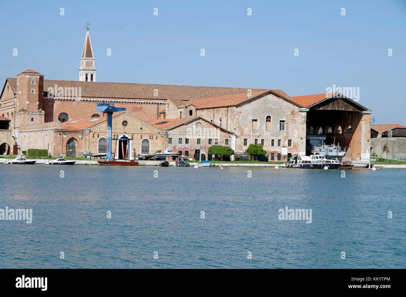 Blick über den großen Becken, Darsena Nuovissima, zu den Gebäuden auf der Westseite, Stockfoto