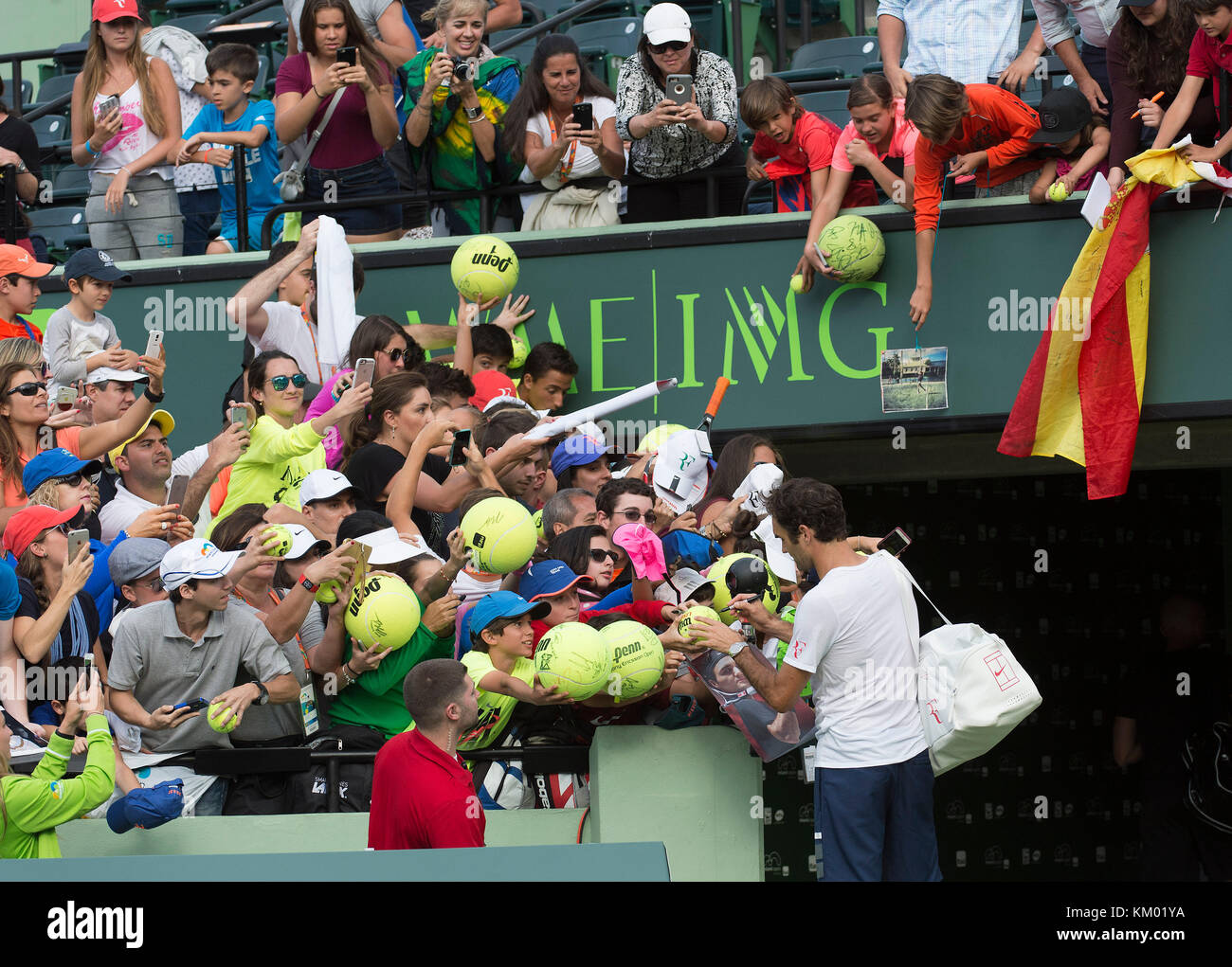 KEY BISCAYNE, FL - MÄRZ 22: Roger Federer während des Miami Open Day 2 präsentiert von Itau im Crandon Park Tennis Center am 22. März 2016 in Key Biscayne, Florida. Personen: Roger Federer Stockfoto