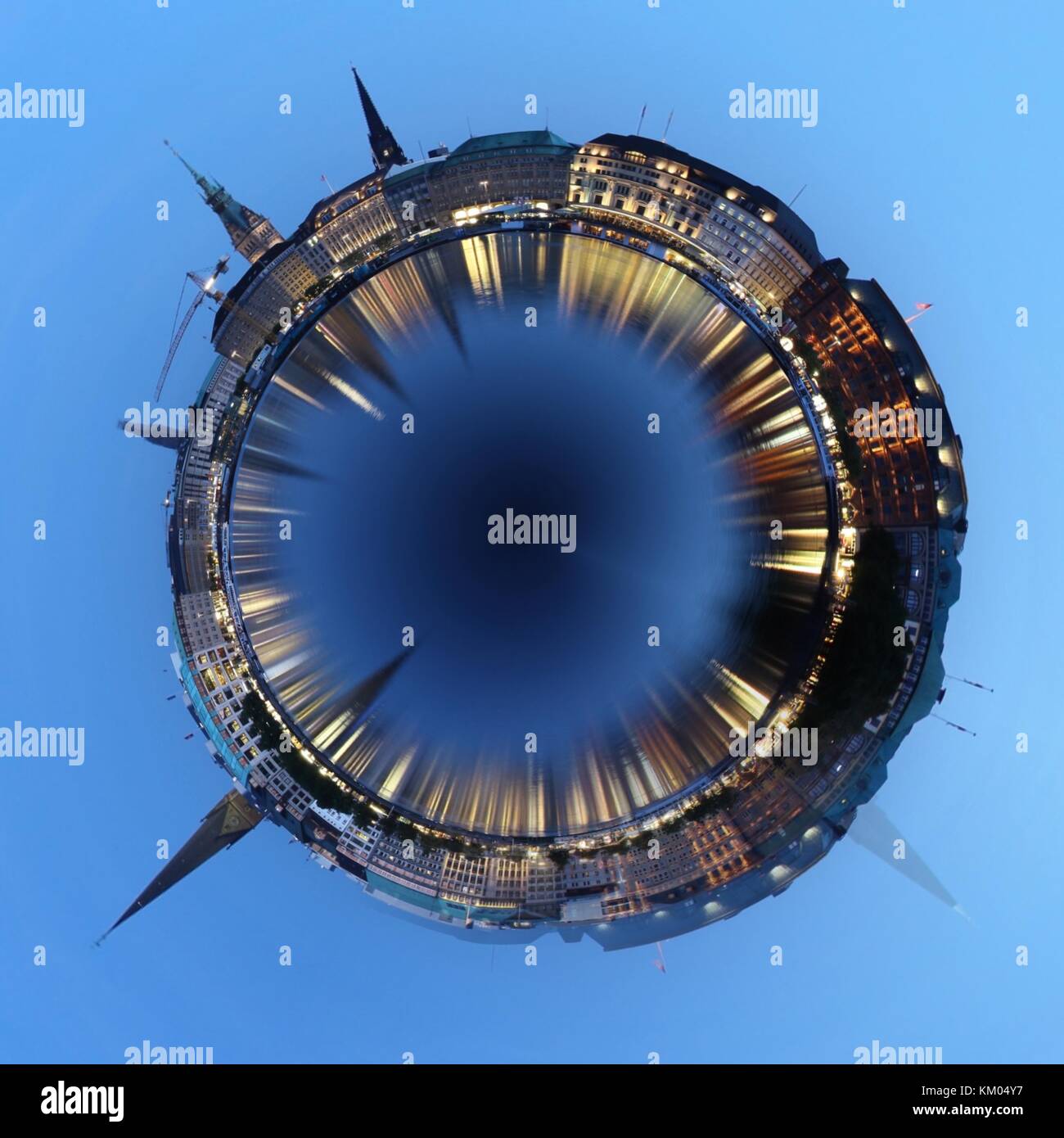 Genießen Sie die Stadt Hamburg in der Nacht von einer kleinen Welt Perspektive Stockfoto