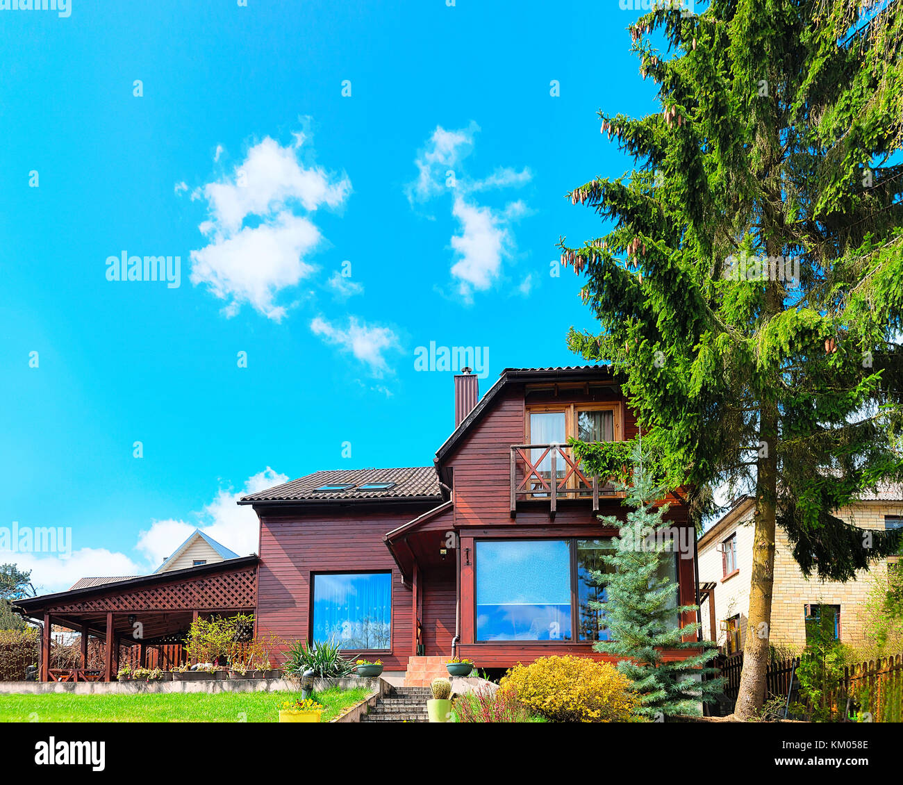 Kleine apartmentanlage Fotos und Bildmaterial in hoher Auflösung Alamy