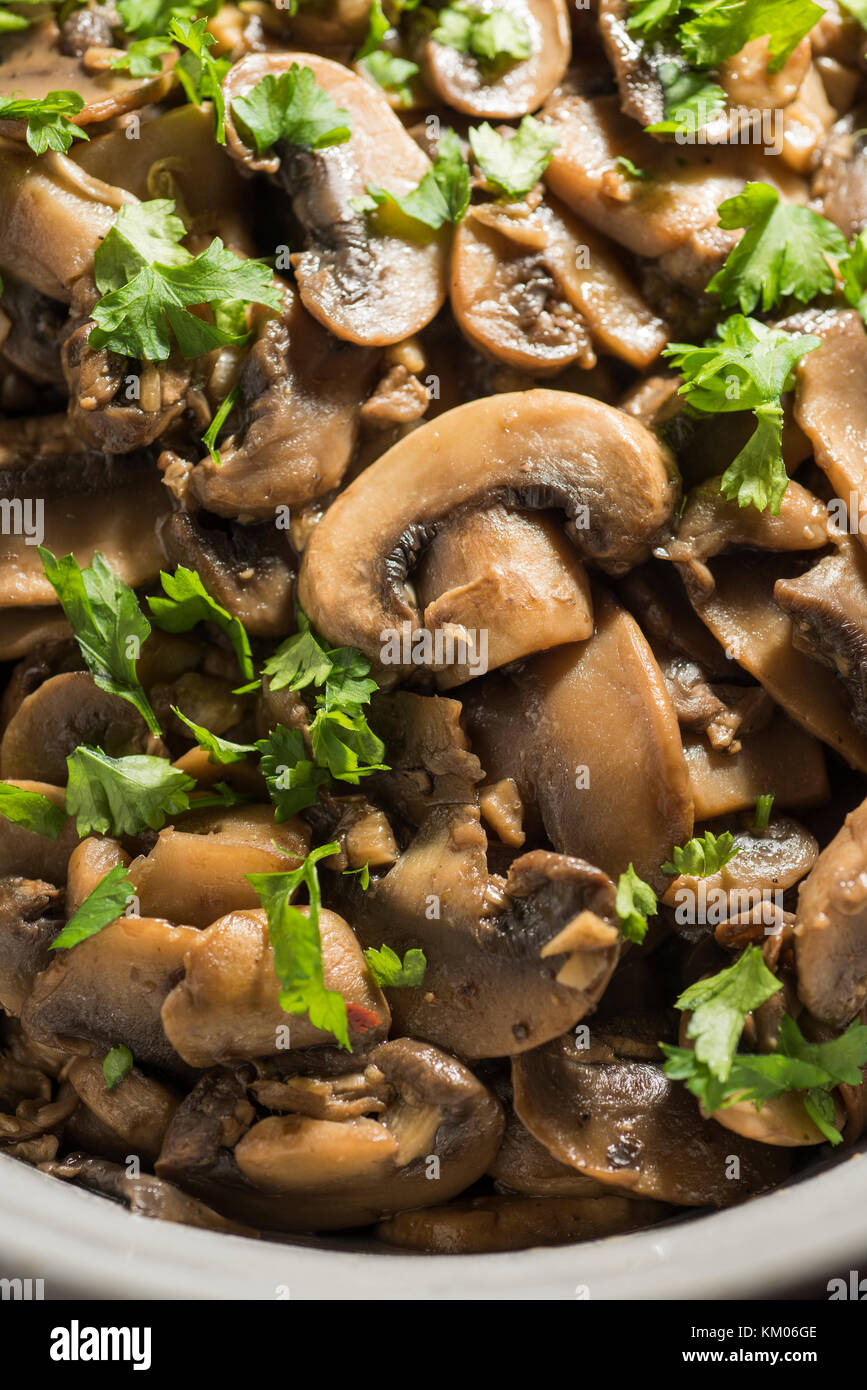 Sautierte Pilze Mit Petersilie Und Weisswein Stockfotografie Alamy