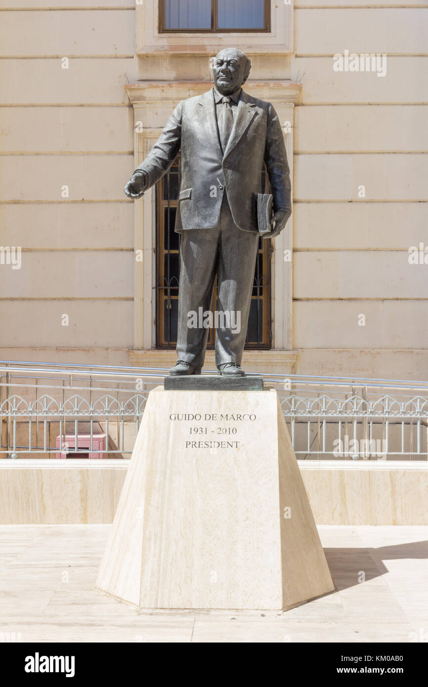 Statue des ehemaligen Präsidenten Guido de Marco, Valletta, Malta Stockfoto