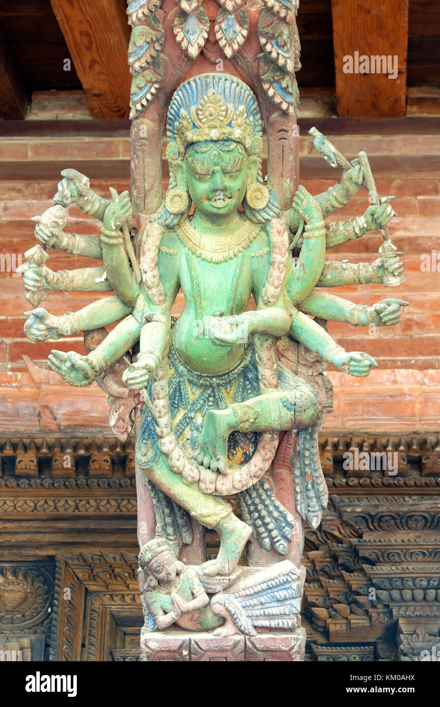 Viele arme Statue auf einem geschnitzten hölzernen Dach stütze, Mul Chowk, Hanuman Dhoka Palast, Patan Durbar Square, UNESCO-Weltkulturerbe, Kathmandu vall Stockfoto