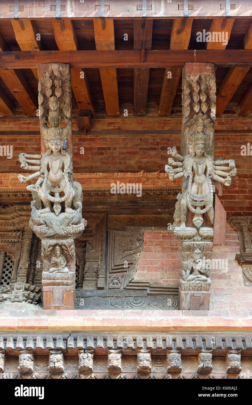 Viele arme Statue auf einem geschnitzten hölzernen Dach stütze, Mul Chowk, Hanuman Dhoka Palast, Patan Durbar Square, UNESCO-Weltkulturerbe, Kathmandu vall Stockfoto