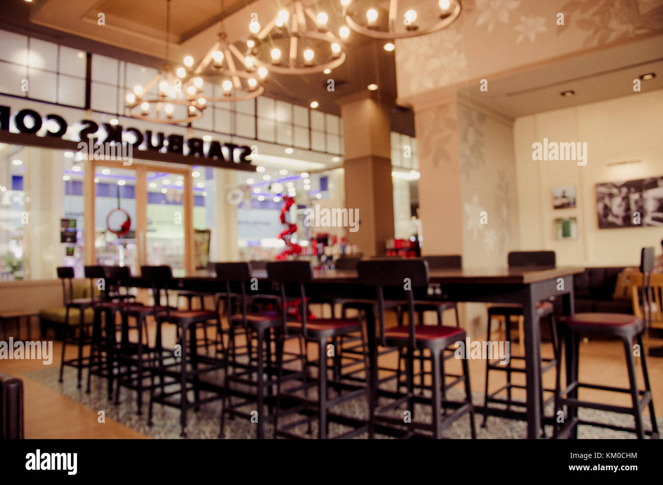 Blur Coffee Shop oder Café Restaurant Hintergrund. Für die Anzeige Stockfoto