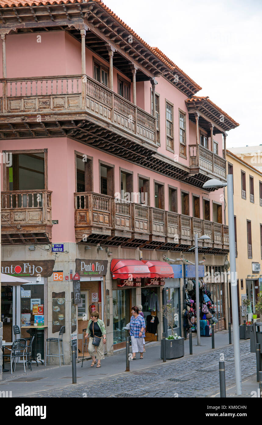 Alte traditionelle kanarische Häuser in der Altstadt von Puerto de la Cruz, im Norden der Insel Teneriffa, Kanarische Inseln, Spanien Stockfoto