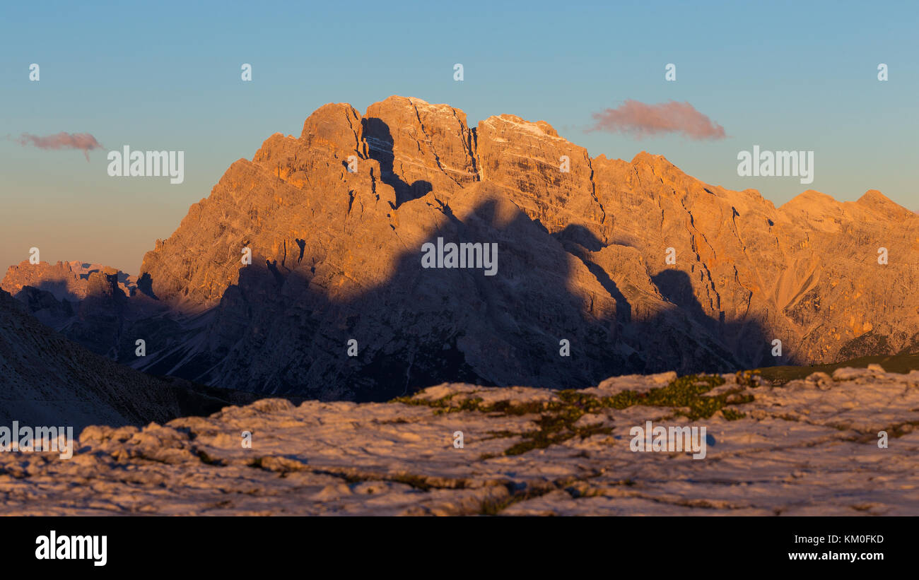 Sonnenaufgang auf dem Monte Cristallo. Die Ampezzo Dolomiten. Ittalische Alpen. Europa. Stockfoto