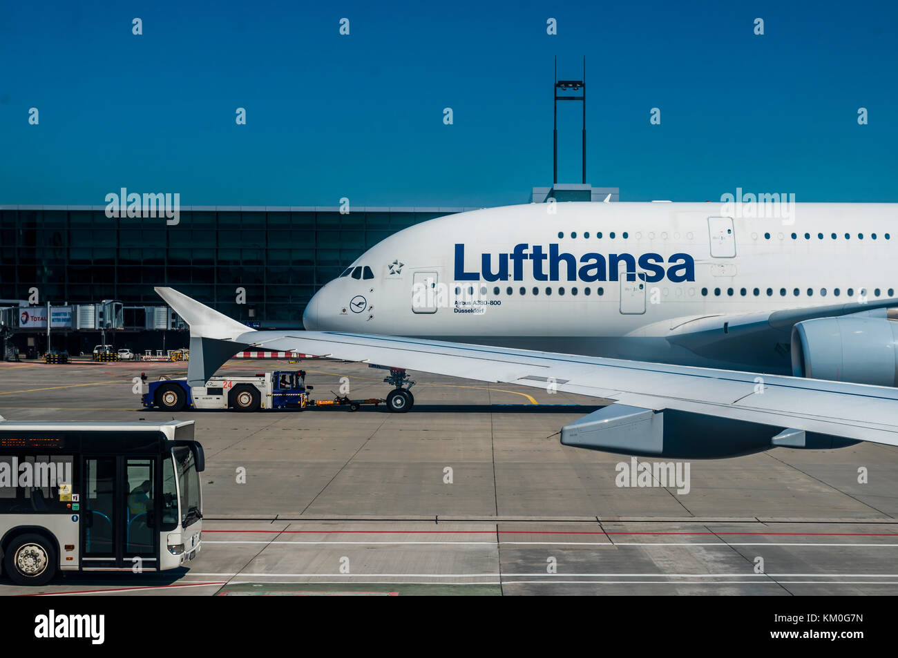 Frankfurt Flughafen Parken Lufthansa Familienschalter www.alamy.de