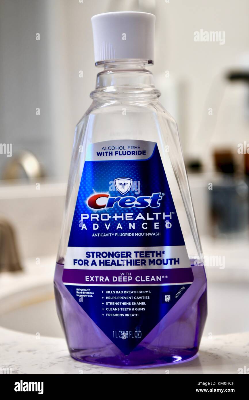 Crest pro-Gesundheit erweiterte Mundwasser Stockfoto