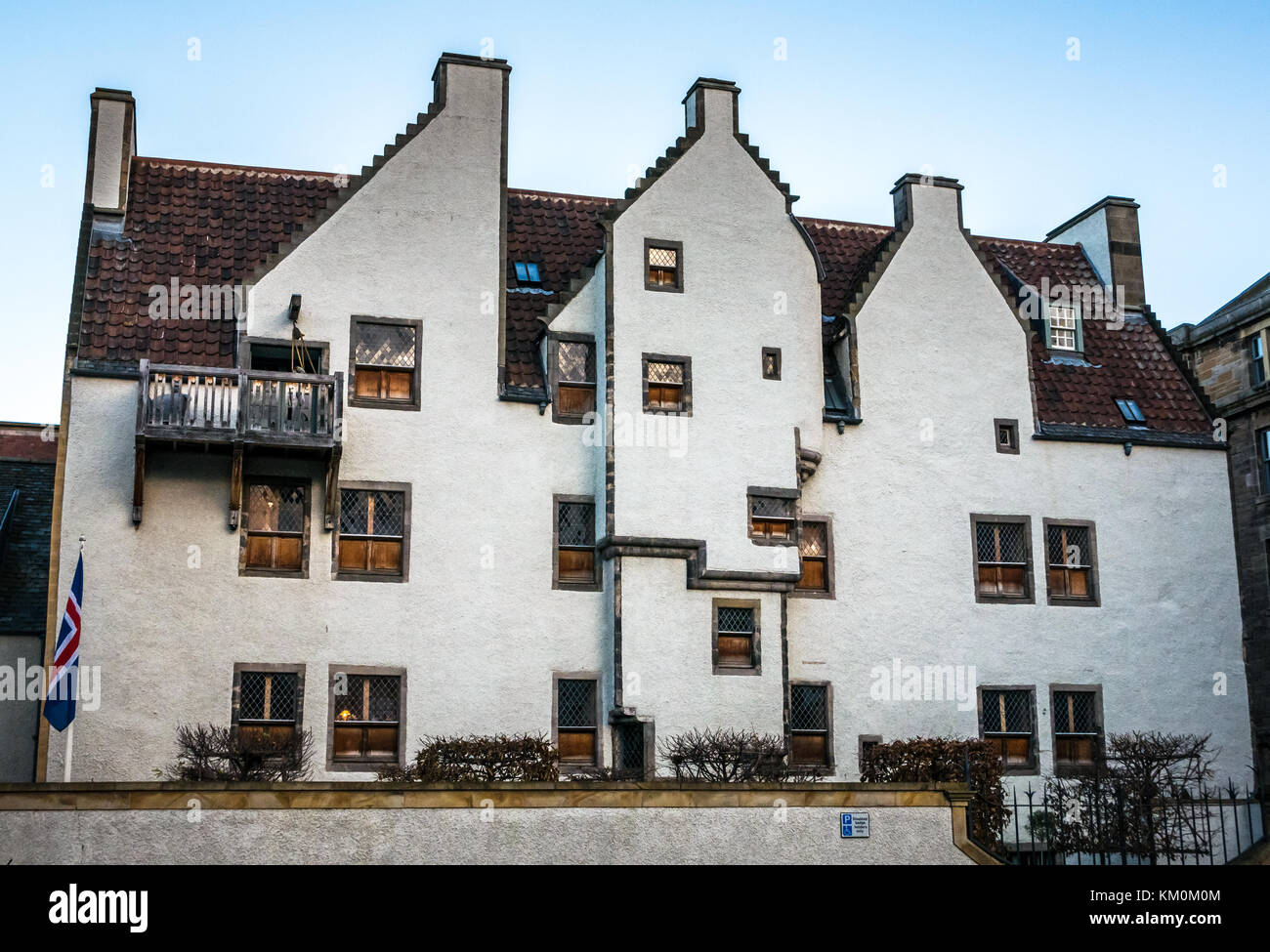 Giebelhäuser aus dem 17. Jahrhundert hanseatisches Handelshaus, Lämmer Haus, Leith, Edinburgh, Schottland, Großbritannien, isländische Konsulat Flagge, Kategorie A, denkmalgeschützte Gebäude Stockfoto