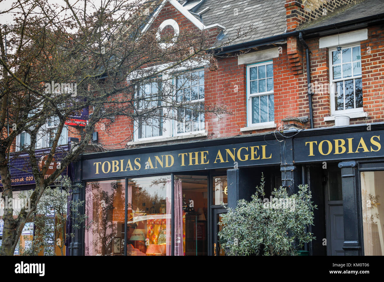 Tobias und der Engel shop Front in Barnes, SW 13, ein wohlhabender Vorort von London, England, Großbritannien Stockfoto