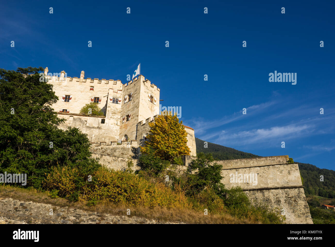 Castel Chur. Burg auf dem Hügel Landschaft. Schluderns, Vinschgau, Südtirol, Italien Stockfoto