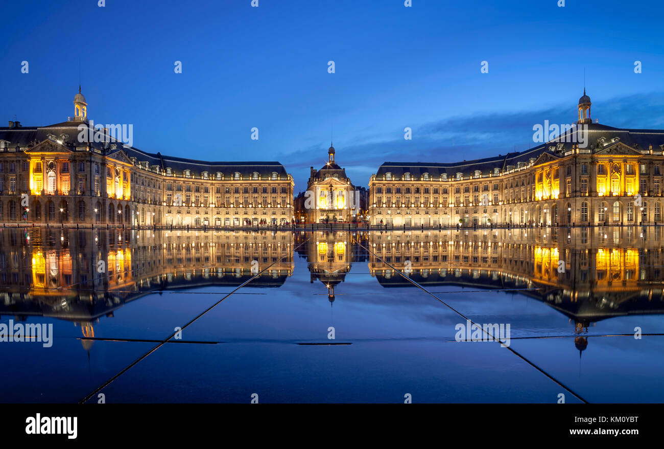 Place de la Bourse ist eine der bekanntesten Sehenswürdigkeiten von Bordeaux. Der Architekt Ange-Jacques Gabriel. Es war von 1730 bis 1775 erbaut. Stockfoto