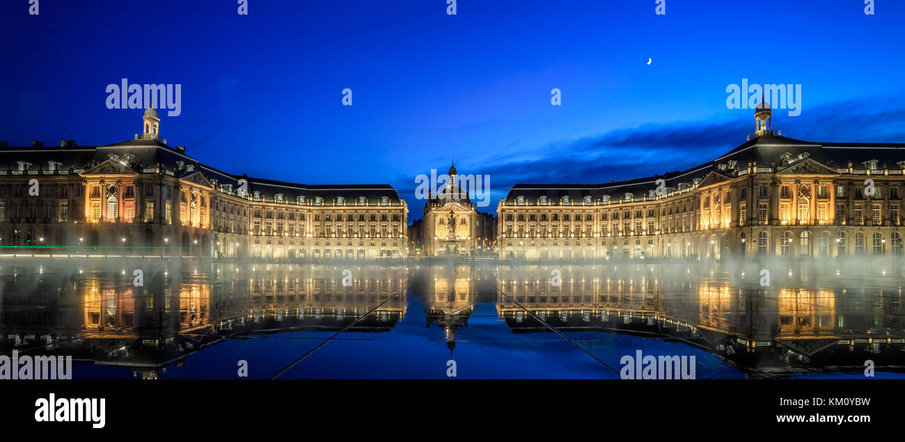 Place de la Bourse ist eine der bekanntesten Sehenswürdigkeiten von Bordeaux. Der Architekt Ange-Jacques Gabriel. Es war von 1730 bis 1775 erbaut. Stockfoto