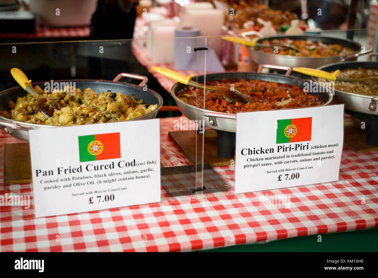 Portugiesische Straße Essen in Greenwich Market. London (UK), Juli 2017. Querformat. Stockfoto