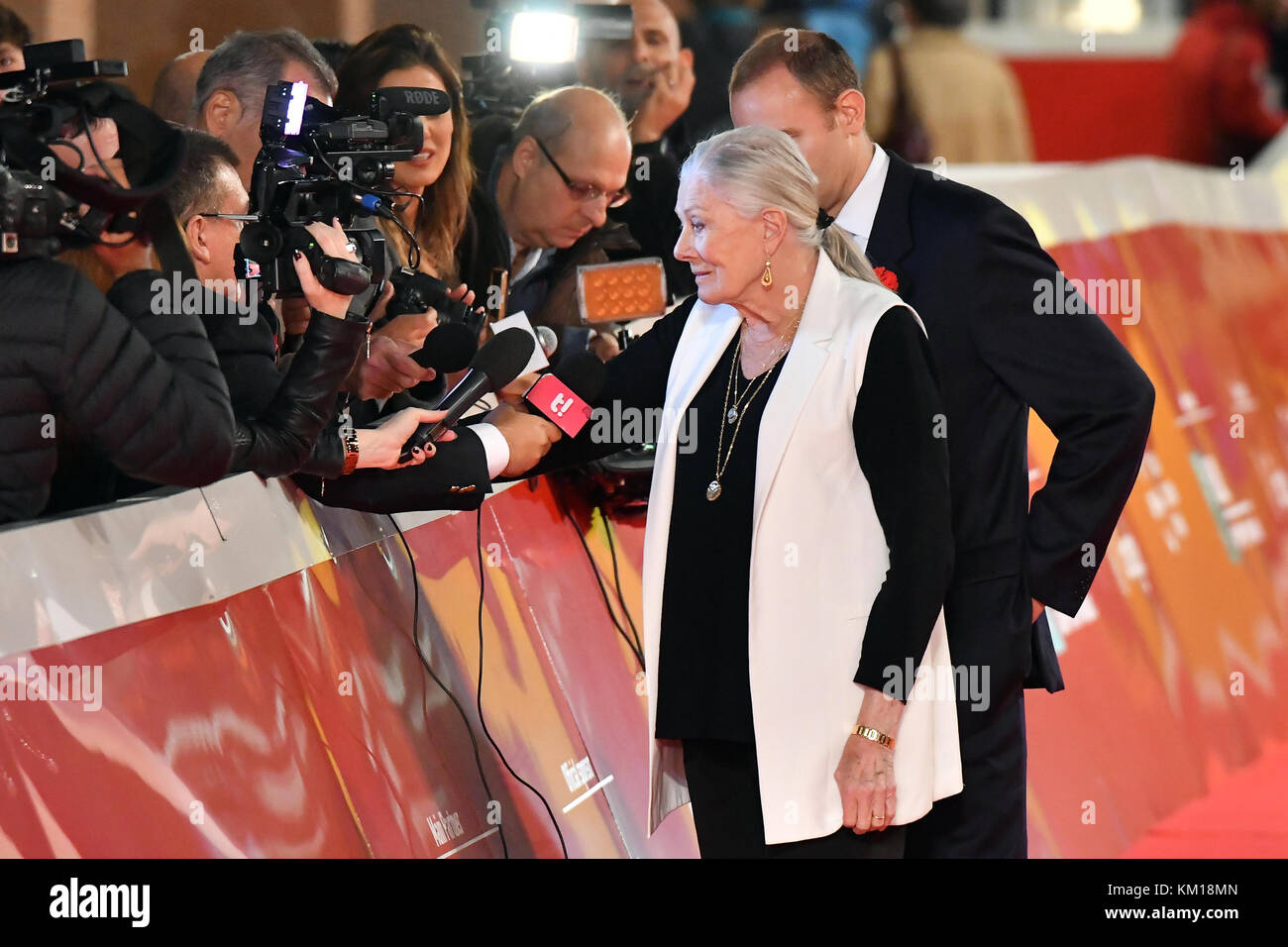 Rome Film Festival - Vanessa Redgrave - Red Carpet Featuring: Vanessa Redgrave, Carlo Gabriel Nero Where: Rome, Italy When: 02 Nov 2017 Credit: IPA/WENN.com ***Nur für Veröffentlichungen in Großbritannien, USA, Deutschland, Österreich, der Schweiz erhältlich Stockfoto