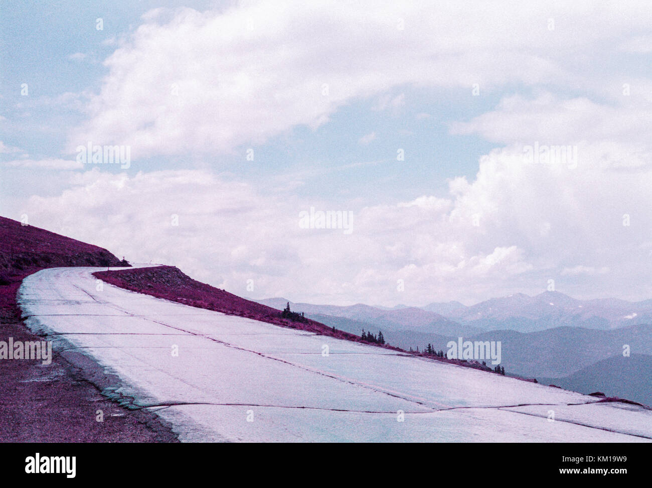 Scharfe Kurve von einem Berg Straße in Colorado Stockfoto