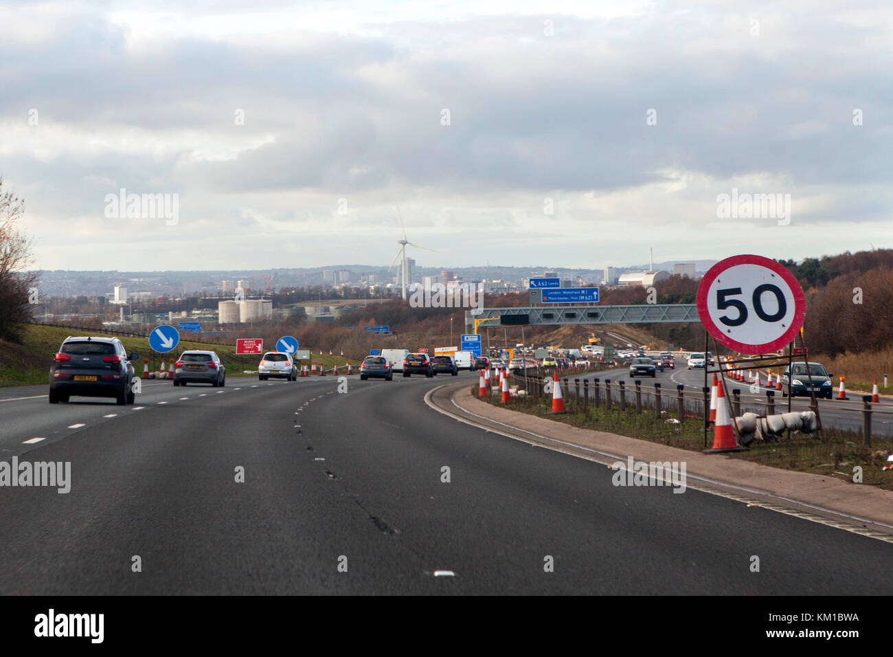 M1 Ausfahrt 45 Baustellen 50 mph Höchstgeschwindigkeit in Leeds West Yorkshire GROSSBRITANNIEN Stockfoto