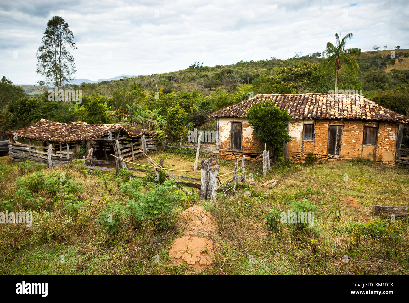 Typisch brasilianischen Cerrado ländlichen Heimat, kleinen Bauernhof immobilien haus, schlechte Bauernhaus, Bundesstaat Minas Gerais, Brasilien. Stockfoto