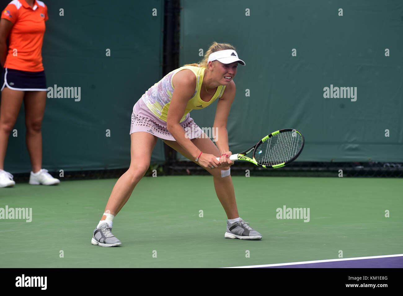 KEY BISCAYNE, FL - MÄRZ 24: Caroline Wozniacki aus Dänemark spielt Vania King während der Miami Open, die Itau am 24. März 2016 im Crandon Park Tennis Center in Key Biscayne, Florida, präsentiert. Personen: Caroline Wozniacki Stockfoto