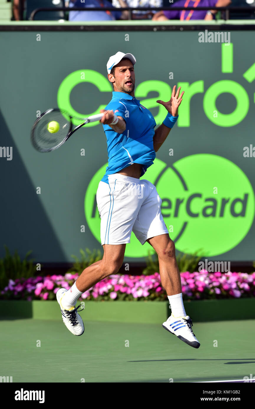 KEY BISCAYNE, FL - MÄRZ 27: Novak Djokovic aus Serbien besiegt Joao Sousa aus Portugal in ihrem dritten Spiel während der Miami Open präsentiert von Itau im Crandon Park Tennis Center am 27. März 2016 in Key Biscayne, Florida Leute: Novak Djokovic Stockfoto