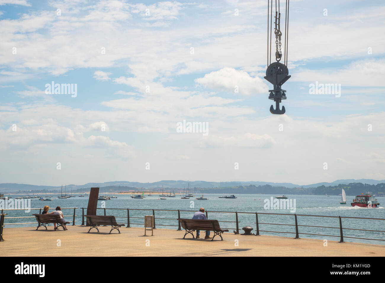 Aussichtspunkt im Dock in der Bucht. Santander, Spanien. Stockfoto