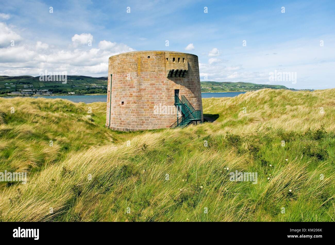 Napoleonische Kriege Martello Tower auf dem schmalen Hals Der foyle Mündung, Magilligan Point, County Derry, Nordirland. Stockfoto