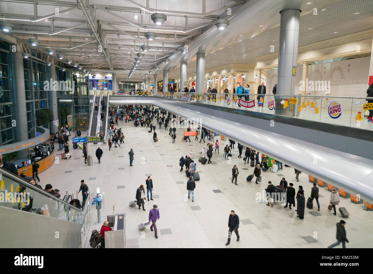 Moskau, Russland - Januar 29, 2017: Der Innenraum Domodedovo Flughafen Ankunftshalle. Stockfoto
