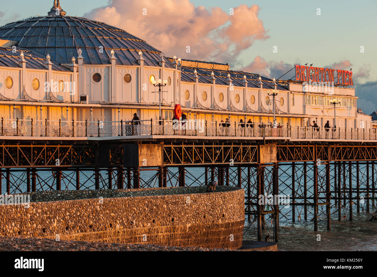 Herbst Sonnenuntergang am Pier von Brighton, East Sussex, England. Stockfoto
