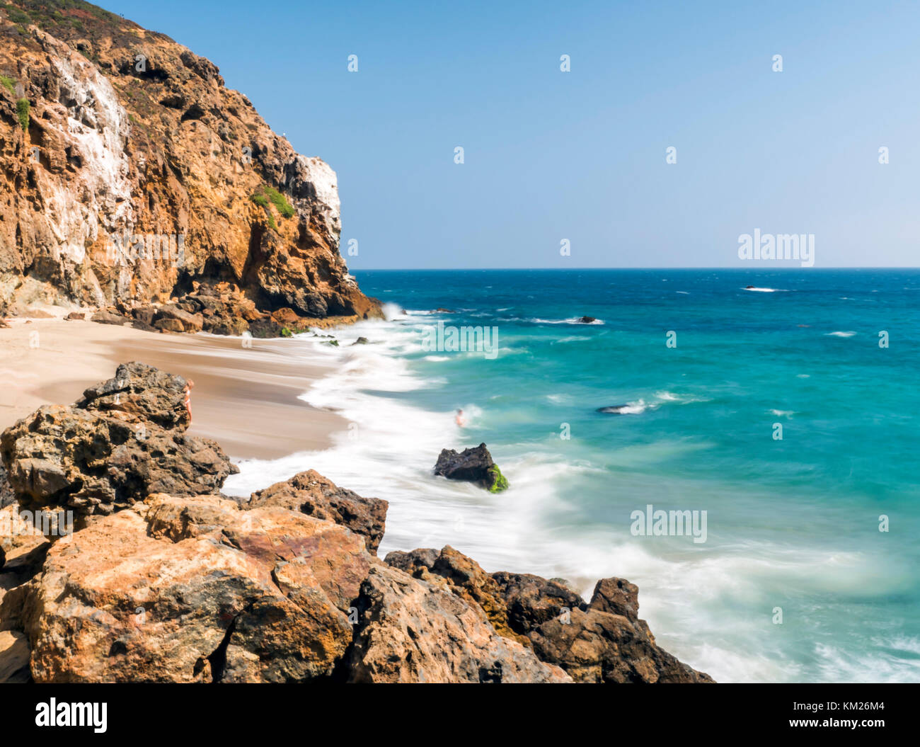 Dume cove Malibu, Zuma Beach, Smaragd und blaues Wasser in einer ruhigen Paradise Beach von Klippen umgeben. dume Cove, Malibu, California, CA, USA Stockfoto