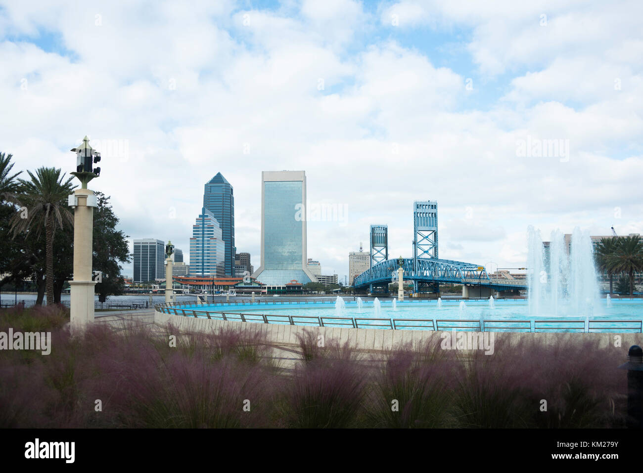 Anzeigen von Jacksonville Skyline von Freundschaft Brunnen Stockfoto
