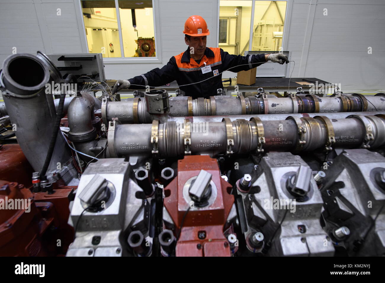 V12 Diesel Engine Stockfotos und -bilder Kaufen - Alamy
