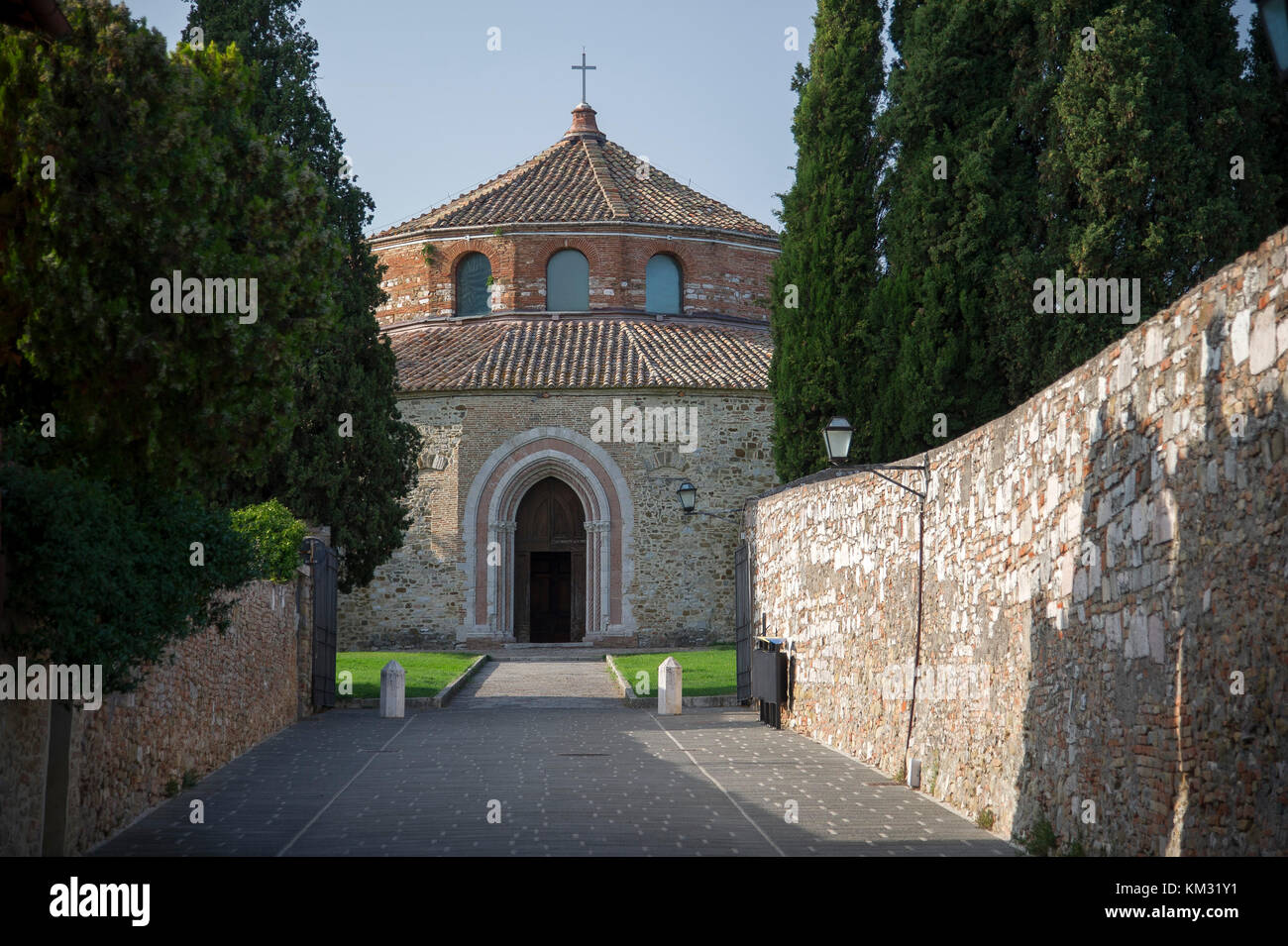 Die frühen romanischen mit byzantinischen Einflüsse 5. bis 6. Jahrhundert Chiesa di San Michele Arcangelo (Tempel von Sant'Angelo) in Perugia, Umbrien, Italien. 30 Au Stockfoto