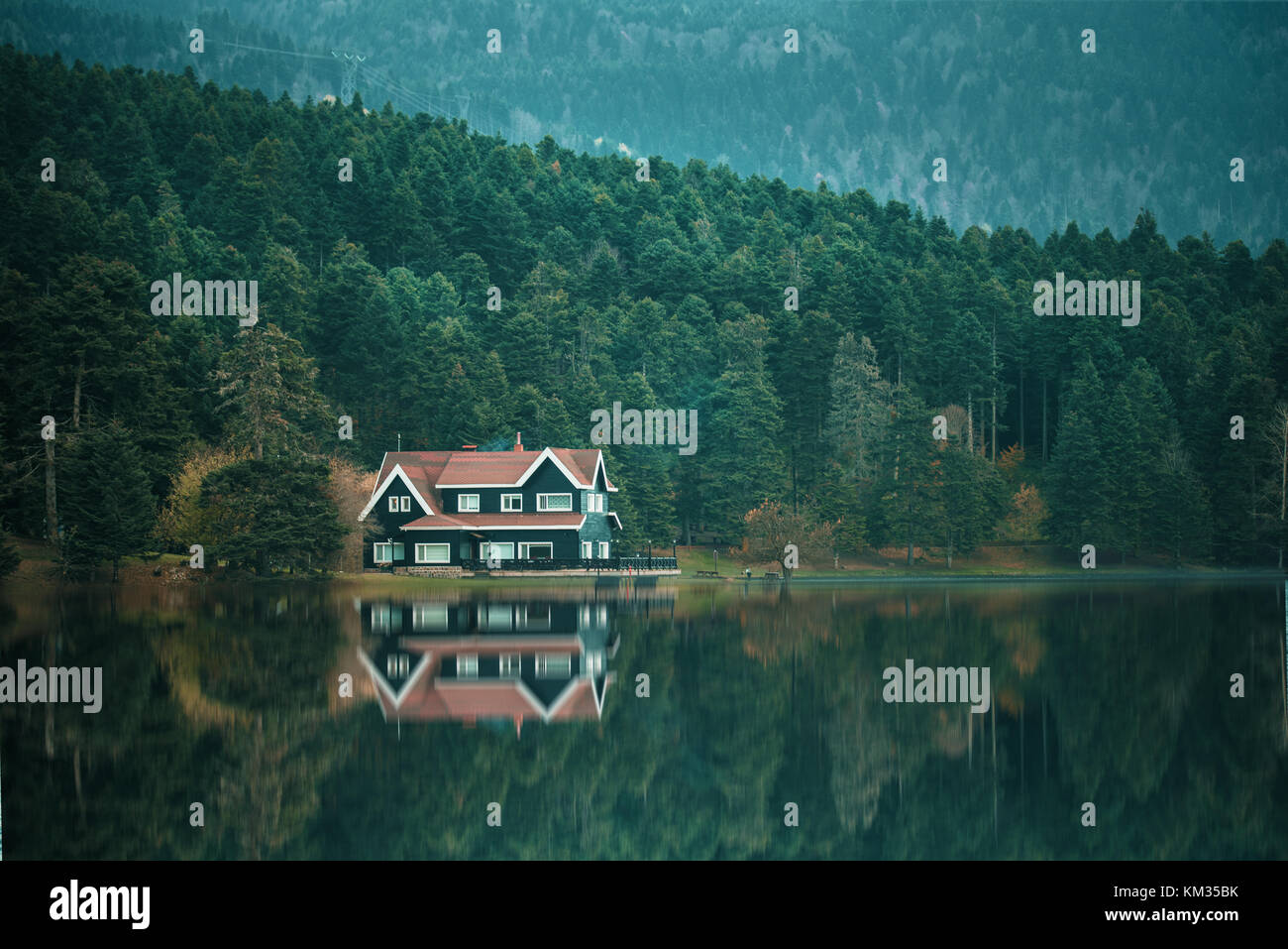 Abant See Haus in grüner Natur. Bolu, Türkei Stockfoto