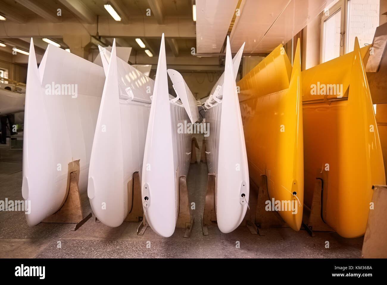 Flugzeugtragflächen und Klappen. Stockfoto