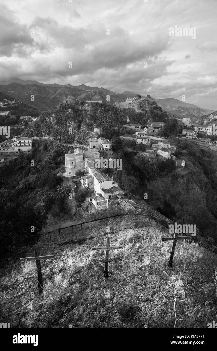 Ein Blick auf das Dorf Savoca, Sizilien, Italien. Die Stadt war die Lage für die Szenen in corleone in Francis Ford Coppolas "der Pate" gesetzt. bar Stockfoto