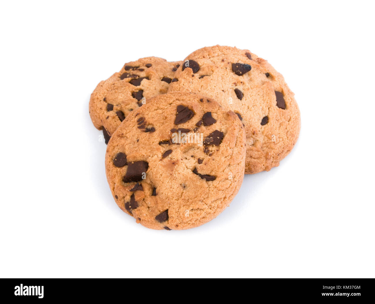 Haufen von drei hausgemachten Double Chocolate Chip Cookies auf weißem Hintergrund Stockfoto
