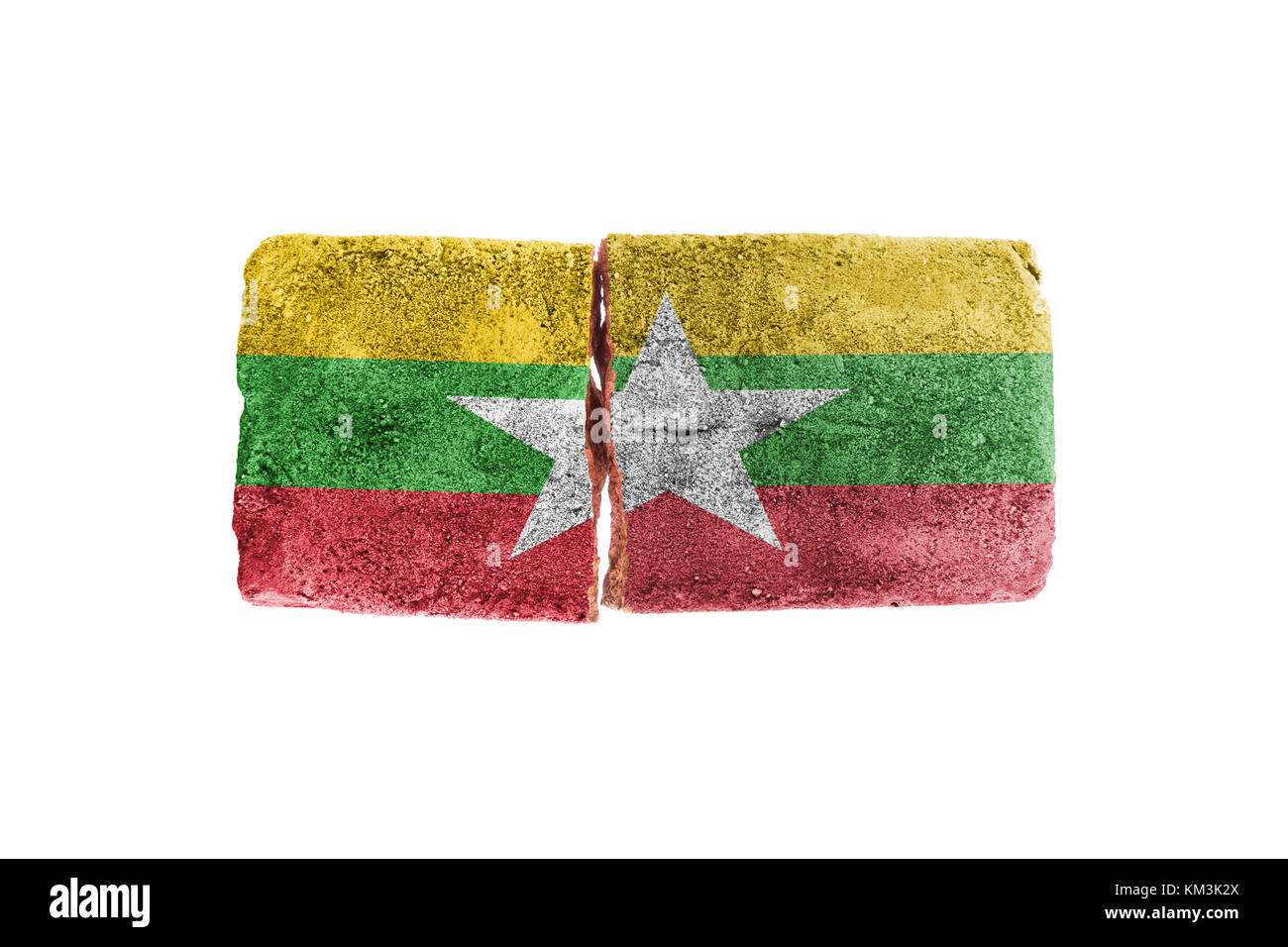 Ziegel mit Glasscherben, Gewalt Konzept, Flagge Myanmar Stockfoto