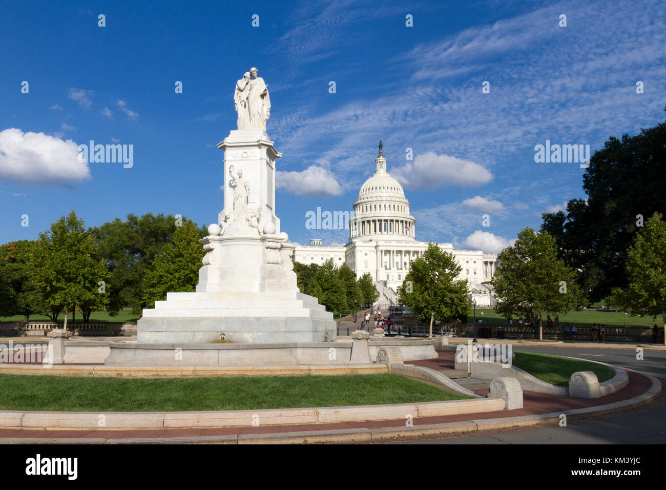 Der United States Capitol, das häufig als "Capitol Building, Washington DC, USA. Dies ist ein Blick auf die Westfassade und umfasst die Peace Monument. Stockfoto