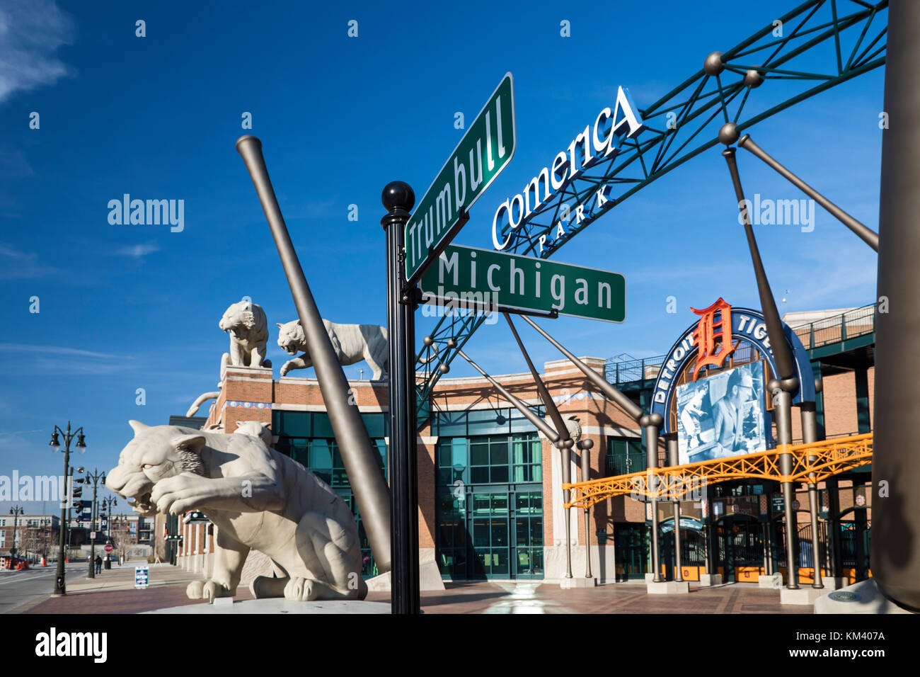 Detroit, Michigan - ein Straßenschild aus Michigan & Trumbull, den Standort der alten Tiger Stadium, steht vor neuen Zuhause die Detroit Tigers', comeri Stockfoto