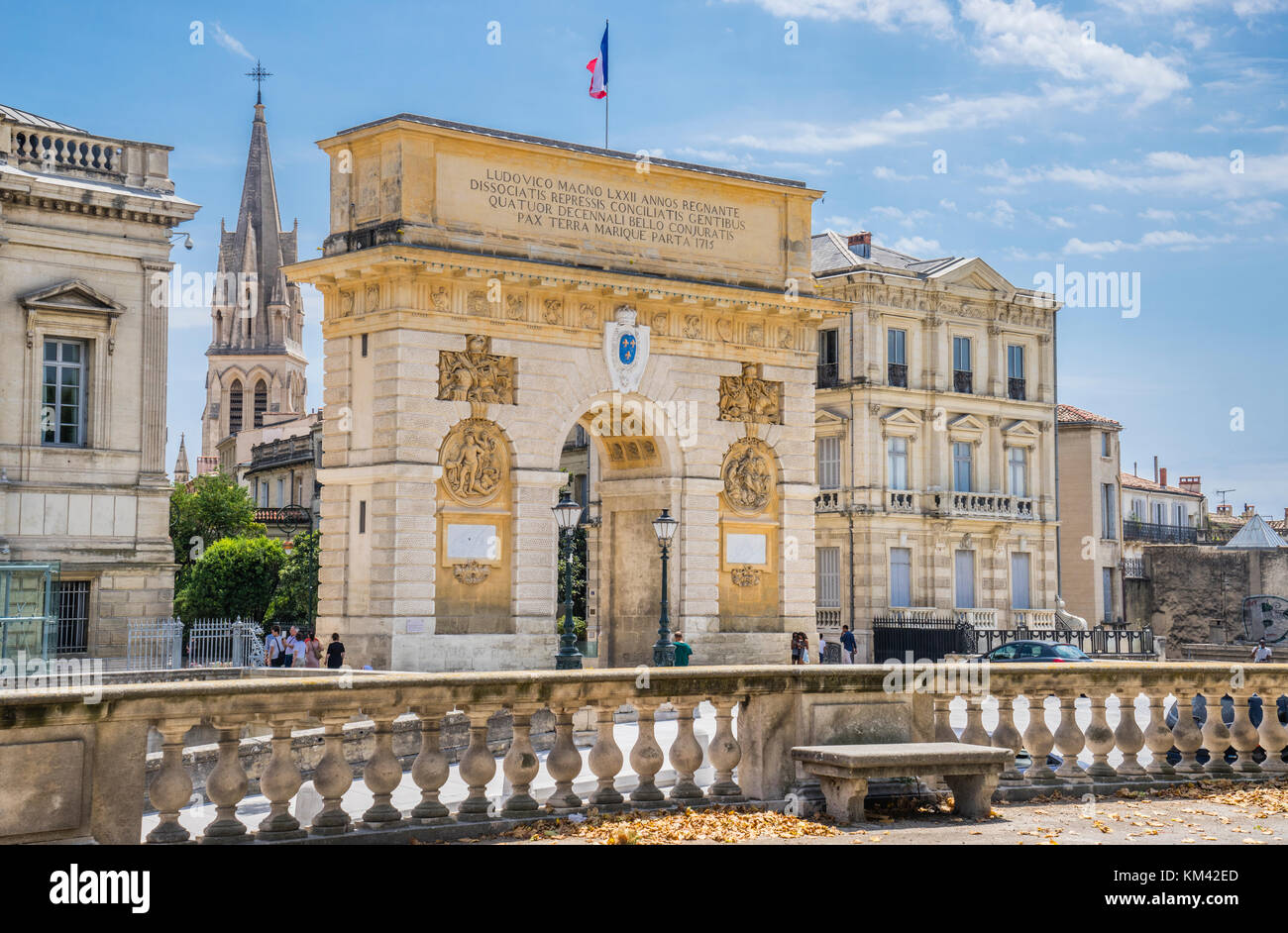 Frankreich, Hérault, Montpellier, Blick auf den Triumphbogen Porte du Peyrou aus Place Royal du Peyrou gesehen Stockfoto