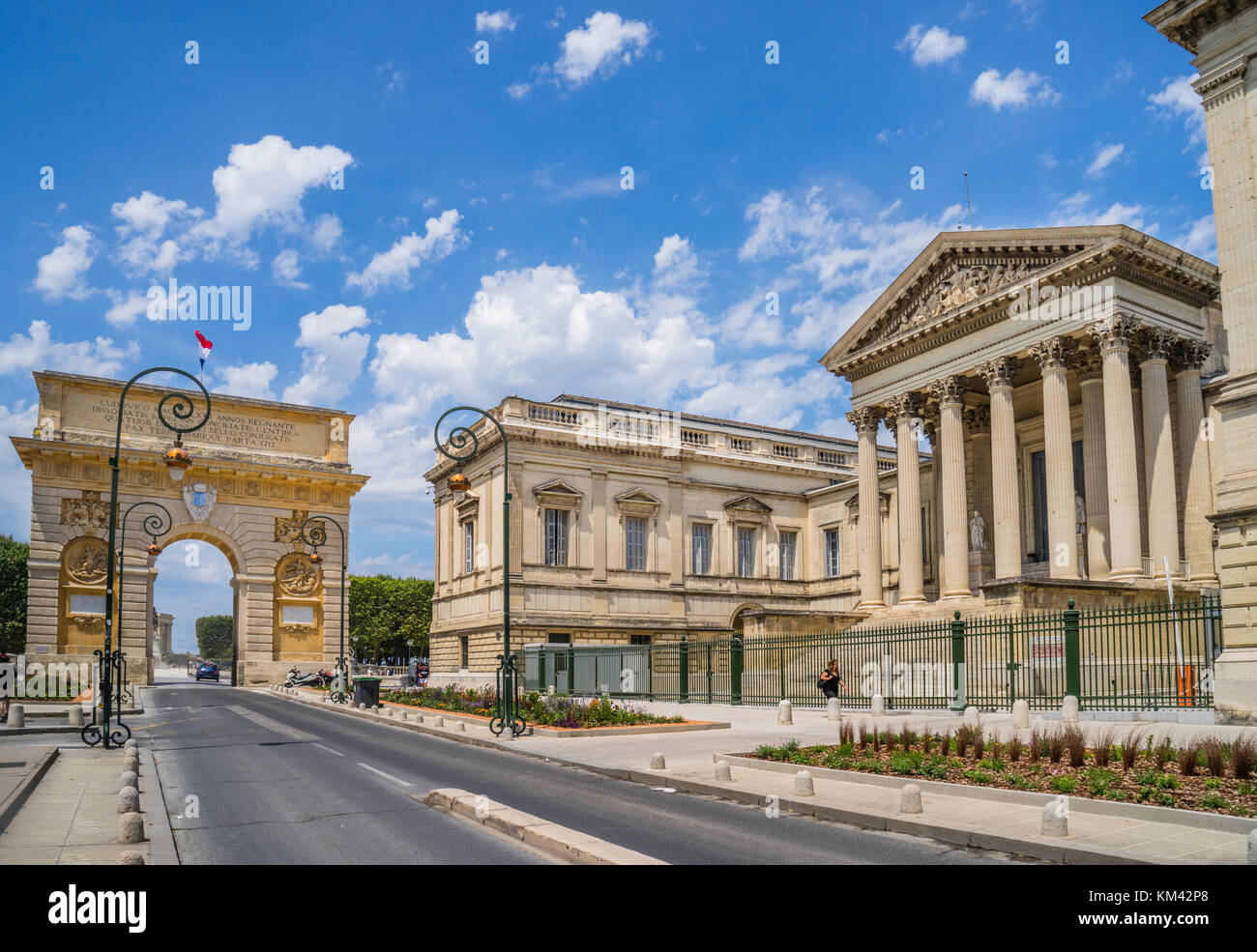 Frankreich, Hérault, Montpellier, Rue Foch, Blick auf den Triumphbogen Porte du Peyrou und des Berufungsgerichts Stockfoto