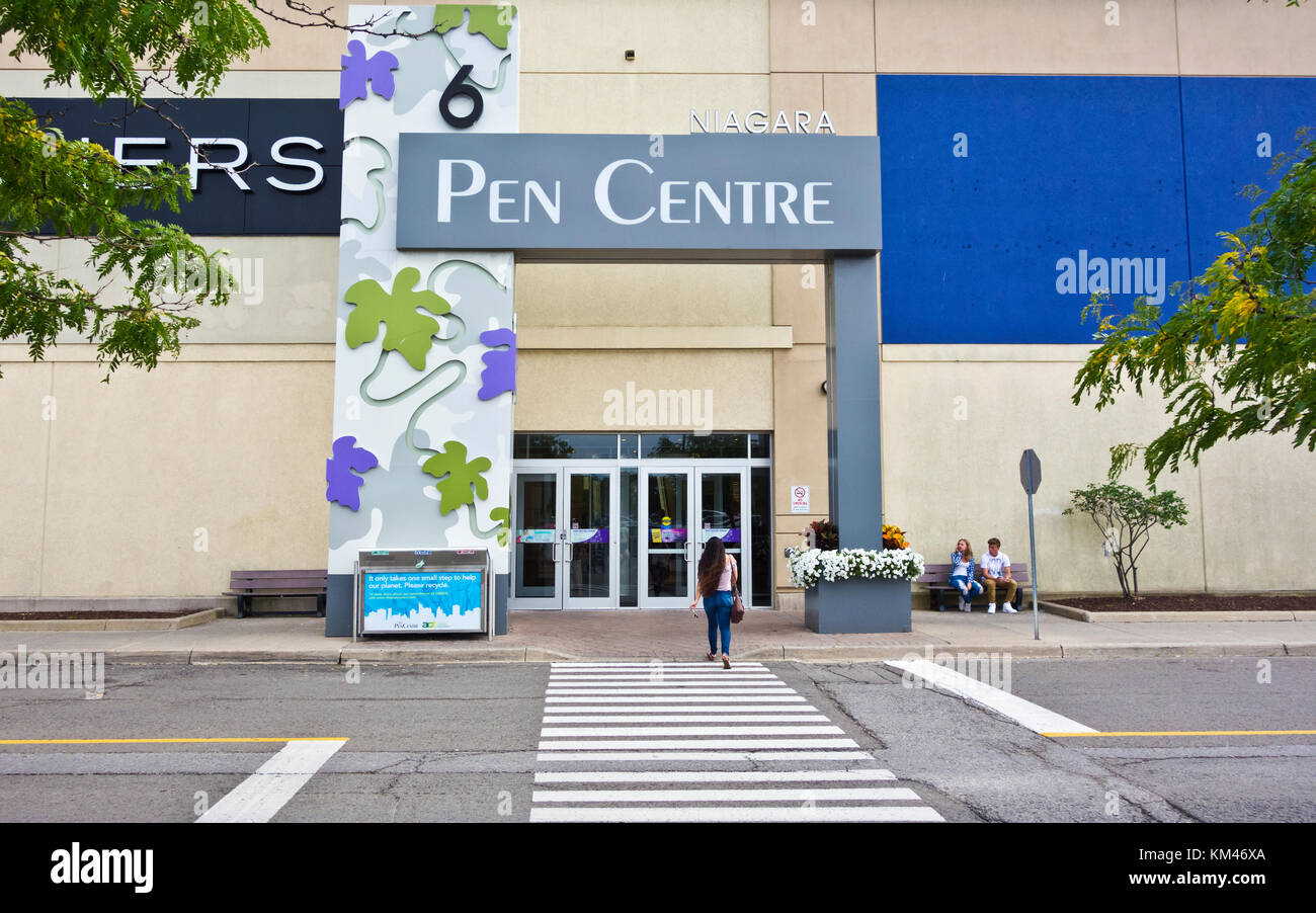 Äußere des PEN-Zentrum, einem großen Einkaufszentrum in St. Catharines, Ontario, in der Niagara Peninsula. Stockfoto