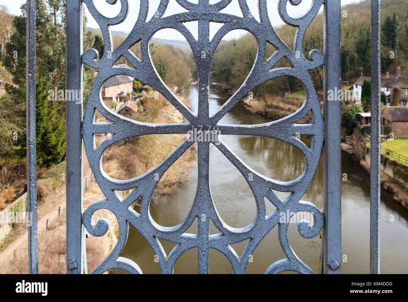 Detail der Eisengeländer der Thomas Telford Brücke in Ironbridge, Shropshire, England Stockfoto