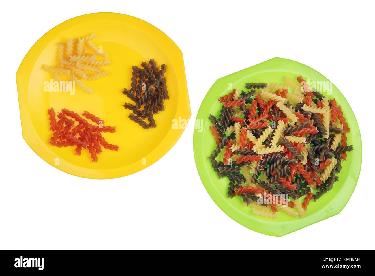 Arten von trockenen farbige Italienisch spiral pasta Konzept. auf weißem Top View Studio isolierte Schuß Stockfoto