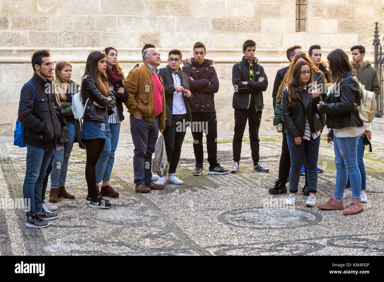 Gruppe von Touristen in der Kathedrale von Granada, Spanien Stockfoto