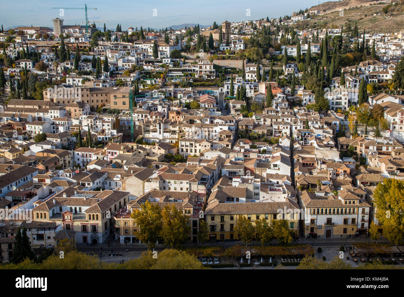 Hohe Betrachtungswinkel der Spanischen Häusern und Straßen in Granada, Spanien Stockfoto